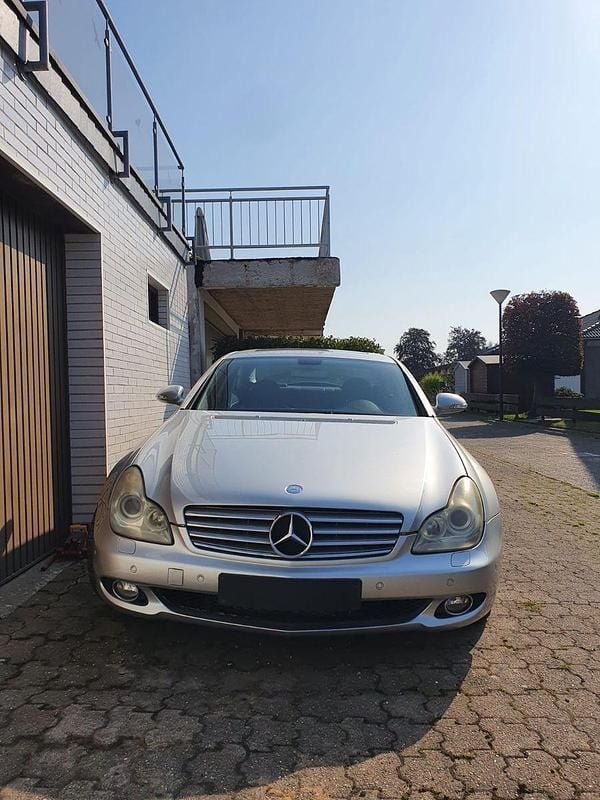Silber Gebraucht 2005 Mercedes CLS350 Coupé | 3.500 € (Fairer Preis) - Bild 1/4