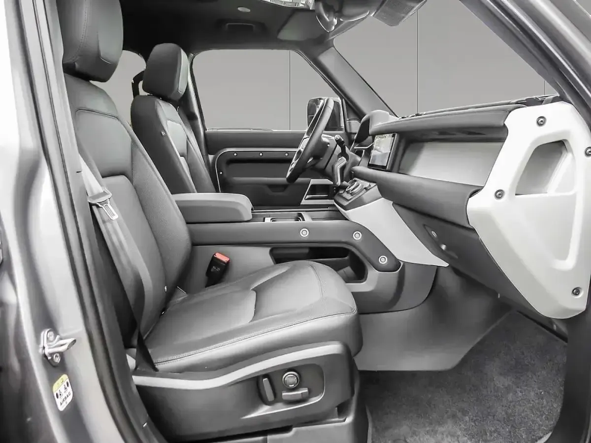 Gebraucht Land Rover Defender SE Dynamic 405 PS (297 kW) 2023 Eiger grey SUV