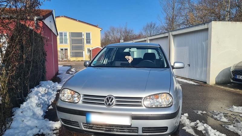 Grau Gebraucht 2000 VW Golf IV Limousine | 3.500 € (Etwas zu teuer) - Bild 1/4