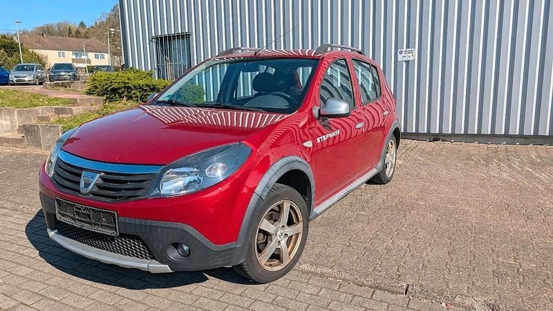 Gebraucht Dacia Sandero 85 PS (62 kW) 2011 Rot Limousine