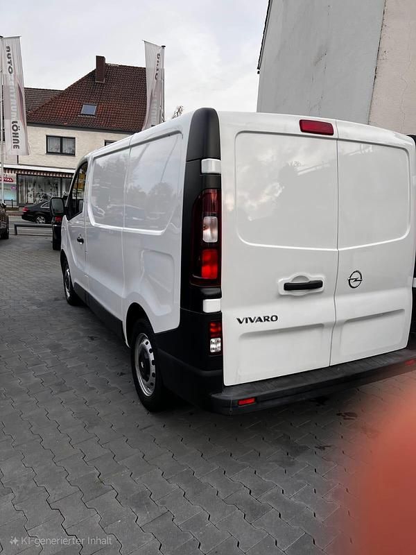 Gebraucht Opel Vivaro 120 PS (88 kW) 2018 Weiß Van / Kleinbus
