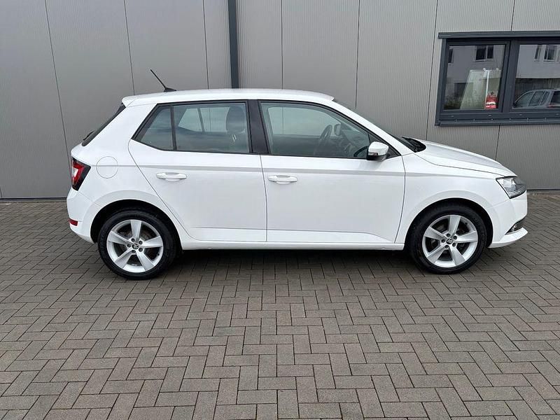 Gebraucht Skoda Fabia Cool Plus 60 PS (44 kW) 2019 Weiß Limousine