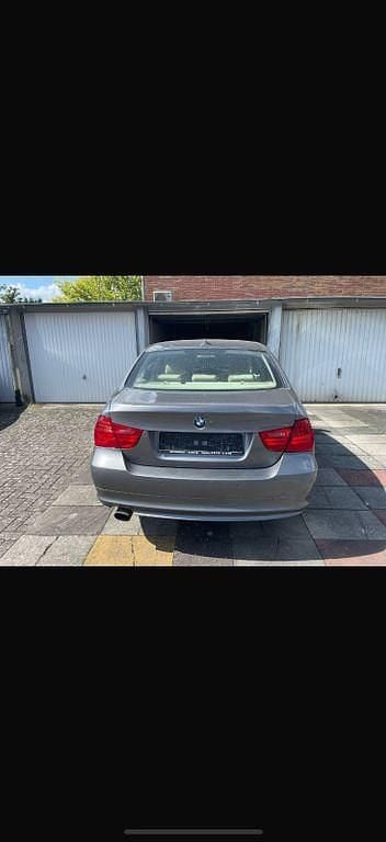 Second-hand BMW 318 143 CP (105 kW) 2008 Gri Berlinǎ