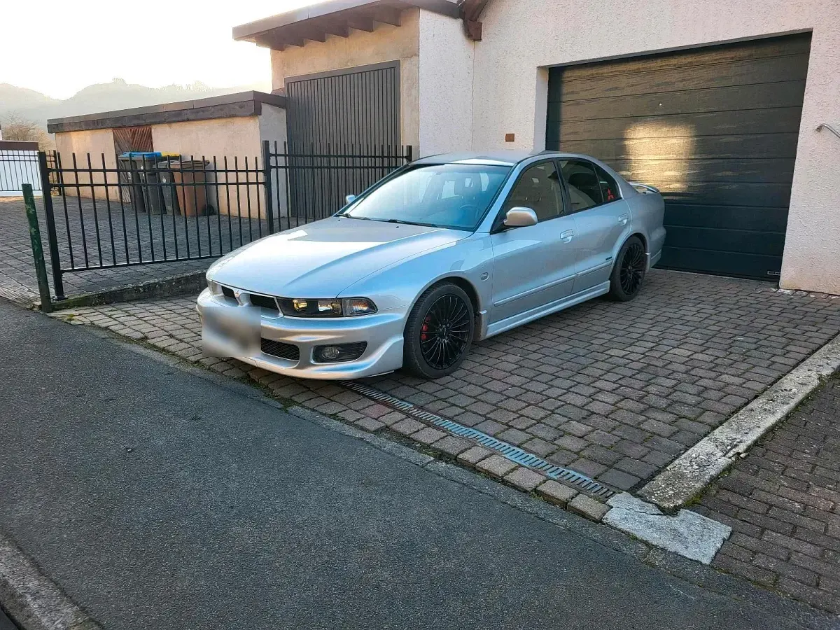 Second-hand Mitsubishi Galant 160 CP (117 kW) 2001 Argintiu Berlinǎ