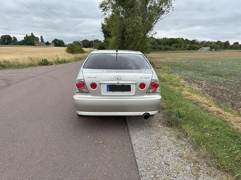 Silber Gebraucht 2000 Lexus IS200 Limousine | 3.500 € (Superpreis) - Bild 1/4