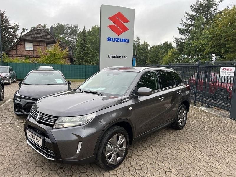 Grau Neu 2025 Suzuki Vitara Comfort SUV | 26.660 € (Fairer Preis) - Bild 1/4