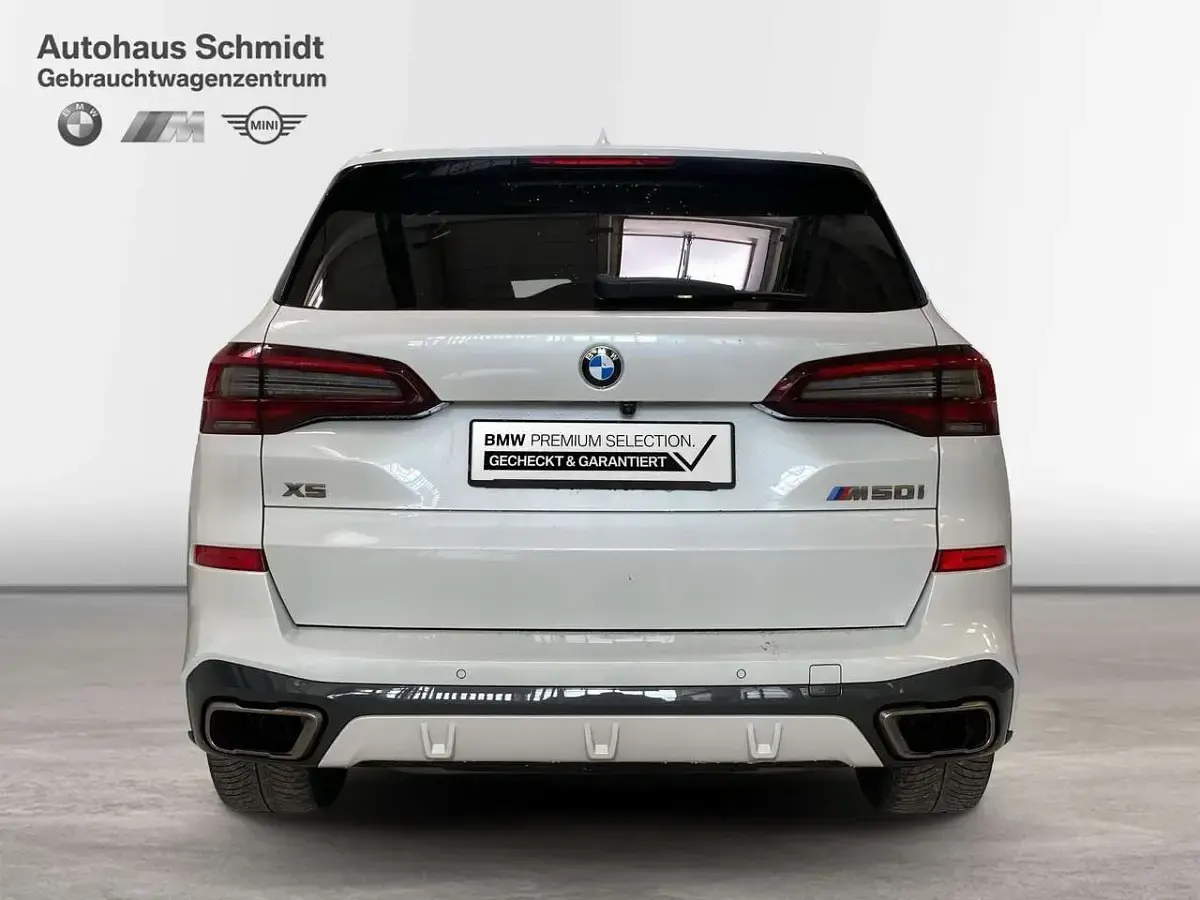 Gebraucht BMW X5 M M Sport 530 PS (389 kW) 2023 Mineralweiß (metallic) SUV