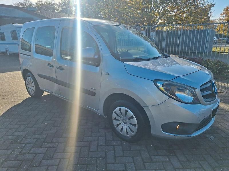 Silber Gebraucht 2016 Mercedes Citan 108 Kombi | 4.950 € - Bild 1/4