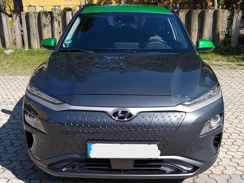 Grau Gebraucht 2019 Hyundai Kona Premium SUV | 16.300 € (Fairer Preis) - Bild 1/4