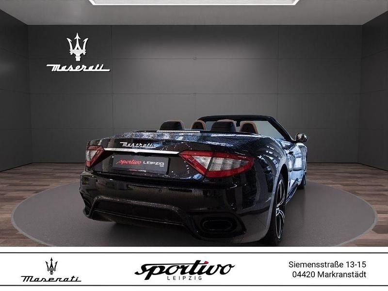 Gebraucht Maserati GranCabrio 460 PS (338 kW) 2018 Blau Cabrio