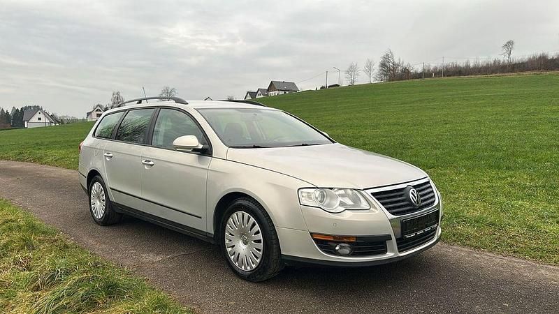 Gold Gebraucht 2009 VW Passat Trendline Kombi | 5.990 € (Teuer) - Bild 1/4