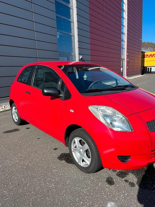 Gebraucht Toyota Yaris 69 PS (50 kW) 2007 Rot Kleinwagen