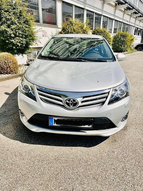 Silber Gebraucht 2014 Toyota Avensis Sol Limousine | 7.500 € - Bild 1/4
