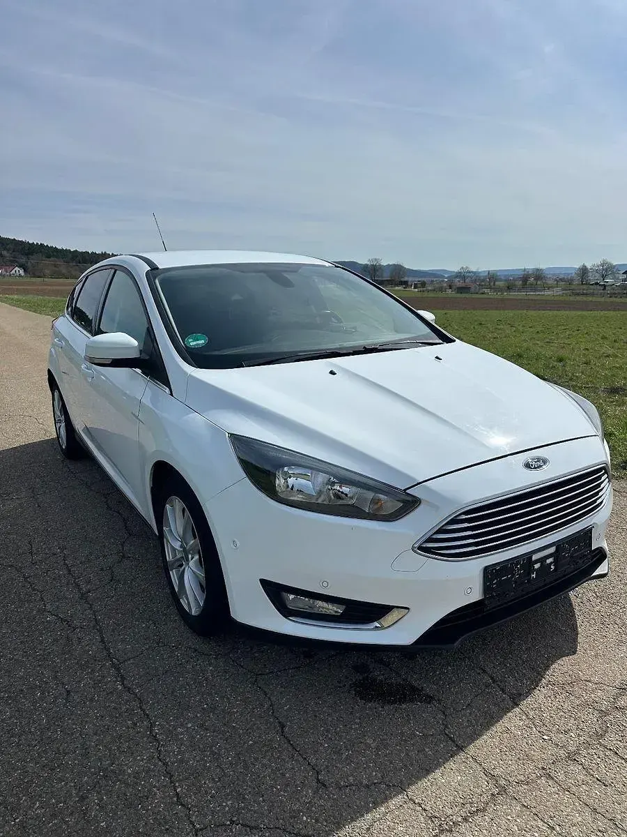 Używany Ford Focus Titanium 101 KM (74 kW) 2016 Biały Kombi
