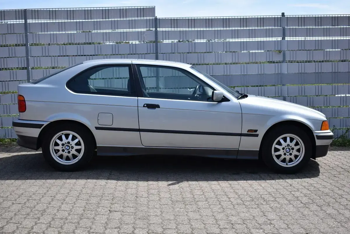 Brugt BMW 318 140 HK (102 kW) 1995 Sølv Sedan