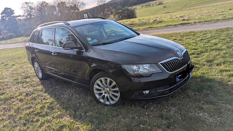 Gebraucht Skoda Superb Exclusive 140 PS (102 kW) 2014 Braun Kombi