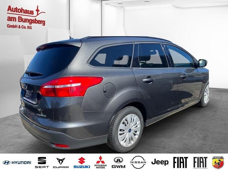 Gebraucht Ford Focus Trend 125 PS (91 kW) 2018 Grau Limousine