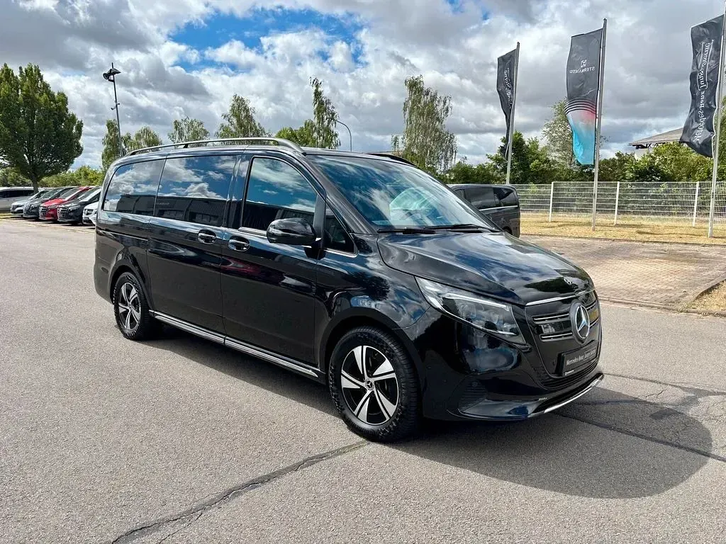 Gebraucht Mercedes EQV300 69 kW (95 PS) 2025 Obsidianschwarz metallic Van / Kleinbus