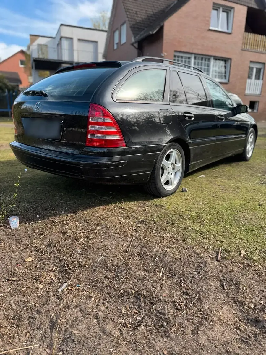 Gebraucht Mercedes C200 Classic 122 PS (89 kW) 2004 Schwarz Kombi
