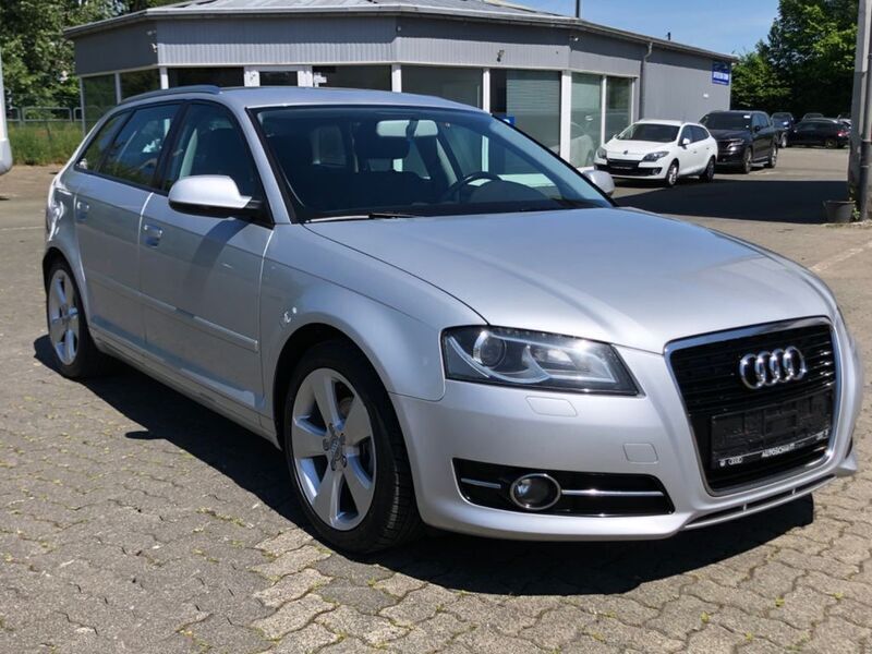 Silber Gebraucht 2012 Audi A3 Sportback Ambition Limousine | 5.900 € (Fairer Preis) - Bild 1/4