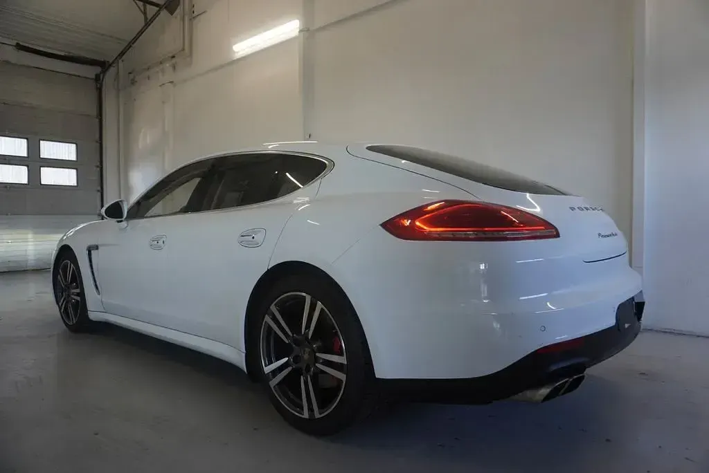 Gebraucht Porsche Panamera Turbo 519 PS (381 kW) 2014 Weiß Kleinwagen
