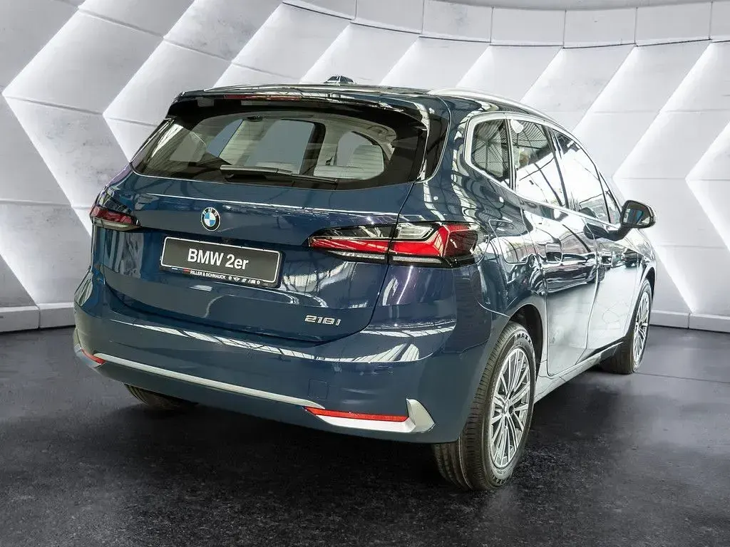 Neu BMW 218 Active Tourer Luxury Line 136 PS (100 kW) 2025 Night dusk blue Van / Kleinbus