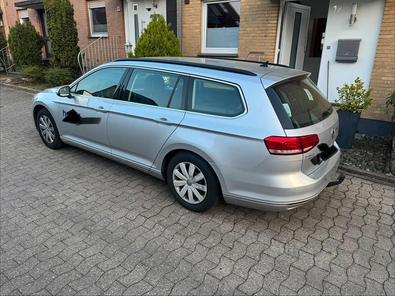Gebraucht VW Passat Comfortline 150 PS (110 kW) 2018 Silber Kombi