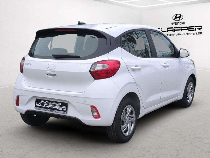 Gebraucht Hyundai i10 Select 63 PS (46 kW) 2024 Atlas white Kleinwagen