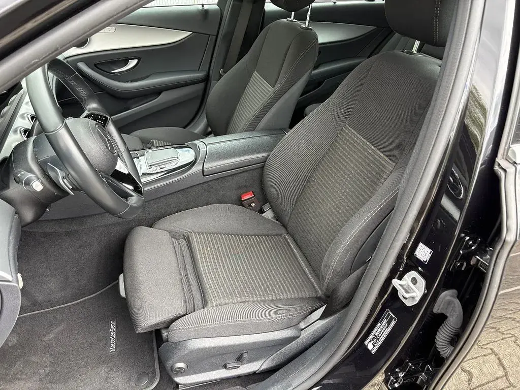 Gebraucht Mercedes E300 Avantgarde 211 PS (155 kW) 2022 Schwarz Kombi