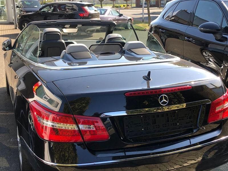 Gebraucht Mercedes 220 175 PS (128 kW) 2012 Schwarz Cabrio