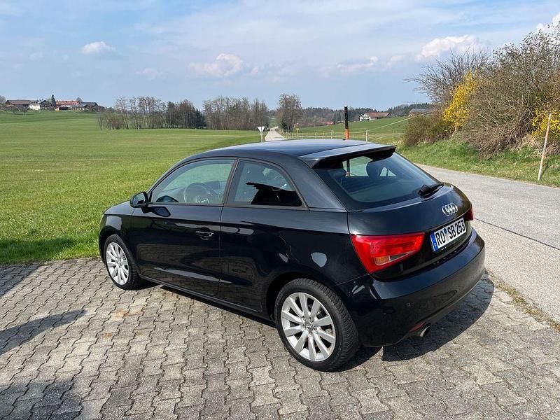 Gebraucht Audi A1 Attraction 86 PS (63 kW) 2012 Schwarz Kleinwagen