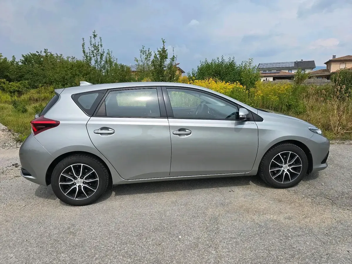 Gebraucht Toyota Auris 99 PS (72 kW) 2016 Grau Limousine