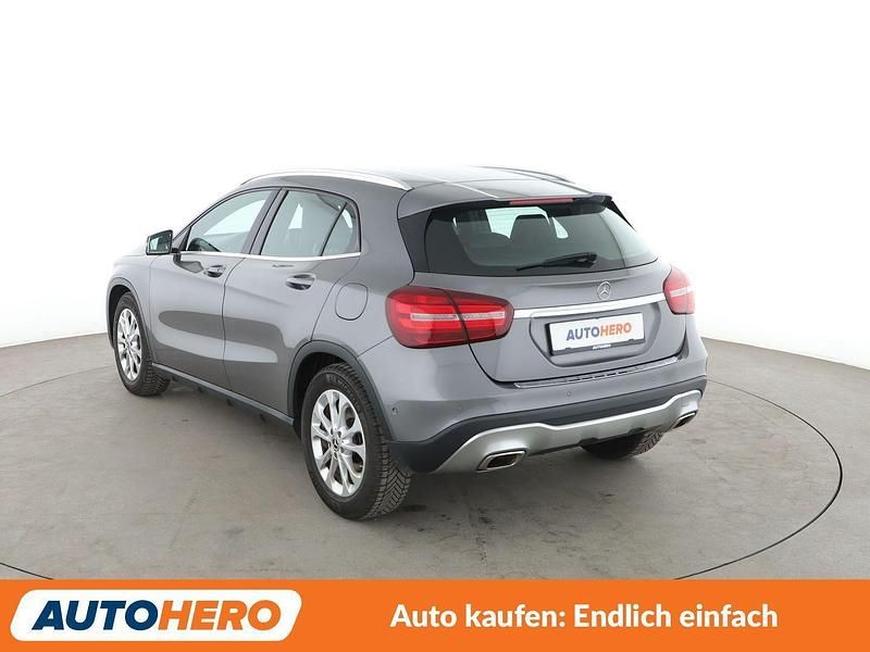 Gebraucht Mercedes GLA200 Urban 156 PS (114 kW) 2018 Grau SUV
