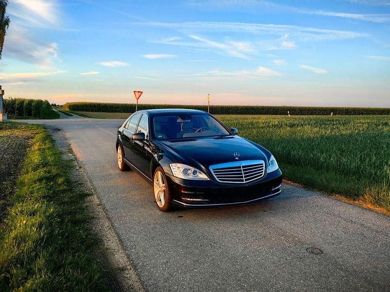 Schwarz Gebraucht 2009 Mercedes S500 Limousine | 17.900 € (Teuer) - Bild 1/4