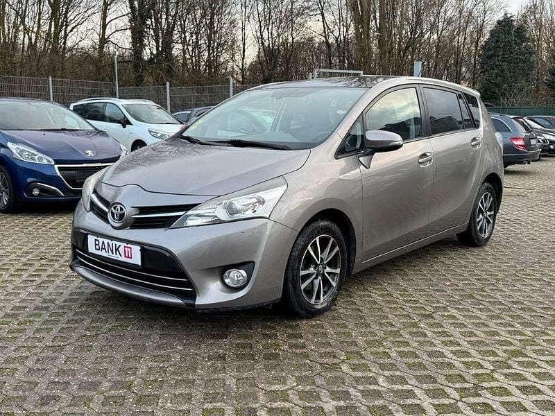 Gebraucht Toyota Verso Basis 111 PS (81 kW) 2015 Avantgarde bronze me Van / Kleinbus