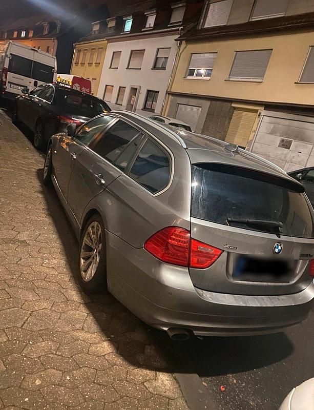 Gebraucht BMW 320 185 PS (136 kW) 2010 Grau Kombi