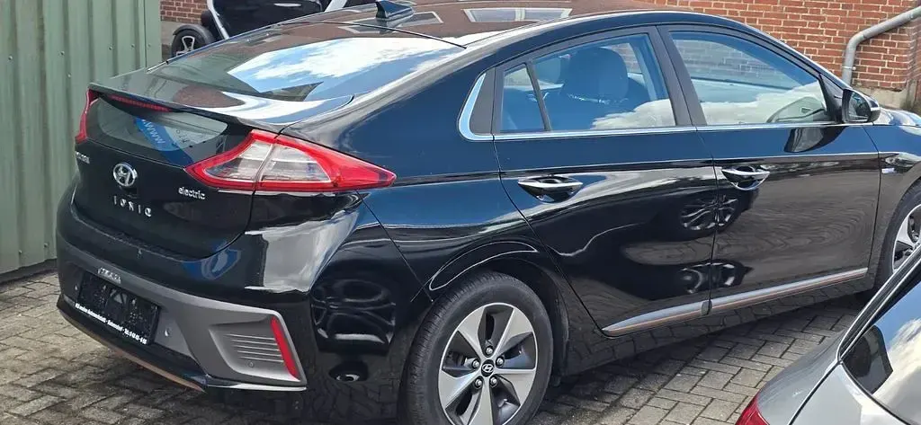Gebraucht Hyundai Ioniq Premium 88 kW (120 PS) 2019 Schwarz Kleinwagen