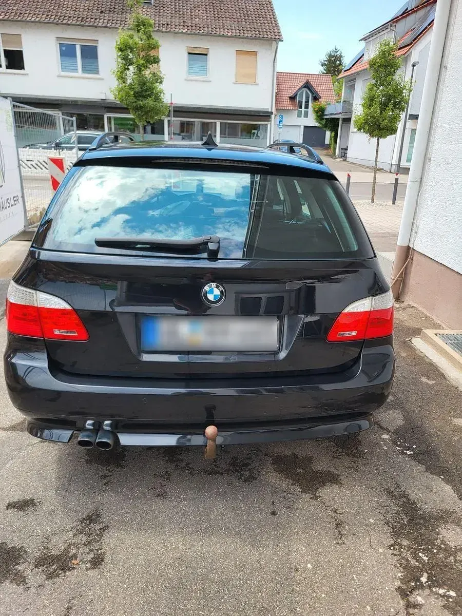 Gebraucht BMW 525 197 PS (144 kW) 2009 Schwarz Kombi