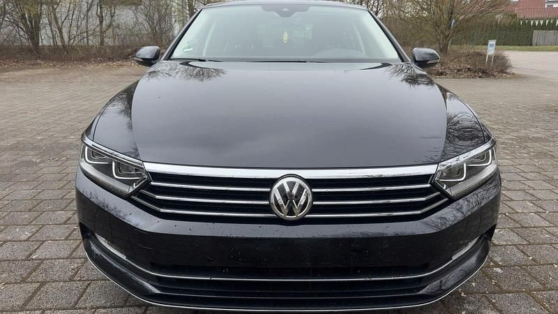 Gebraucht VW Passat 190 PS (139 kW) 2019 Violet Limousine