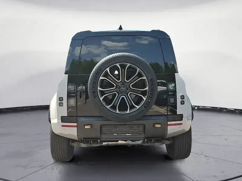 Gebraucht Land Rover Defender 636 PS (467 kW) 2026 Grau SUV