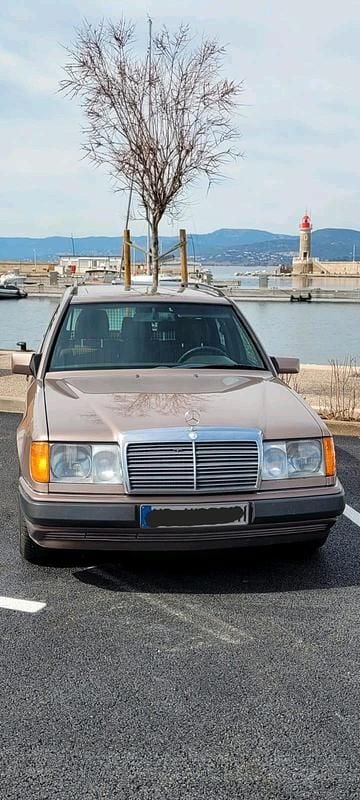 Second-hand Mercedes E230 132 CP (97 kW) 1991 Break