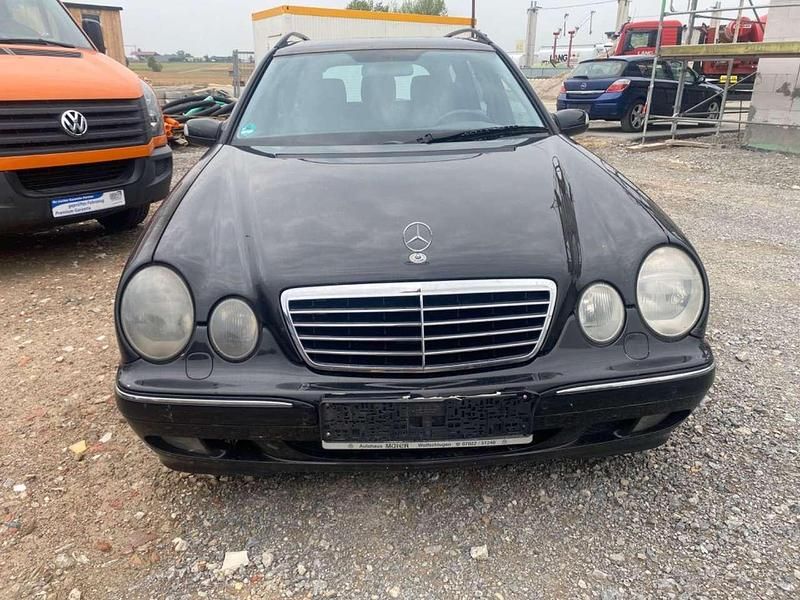 Gebraucht Mercedes E220 143 PS (105 kW) 2002 Schwarz Kombi