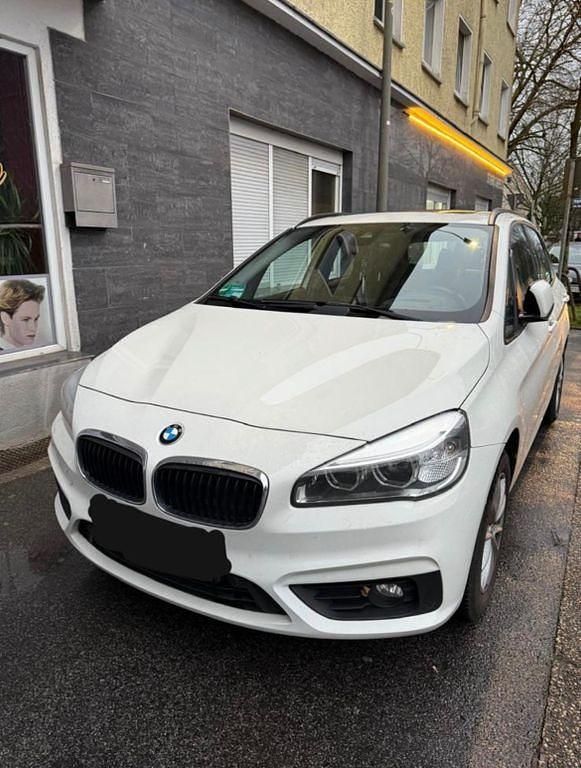 Weiß Gebraucht 2015 BMW 218 Active Tourer Van / Kleinbus | 11.500 € (Etwas zu teuer) - Bild 1/4