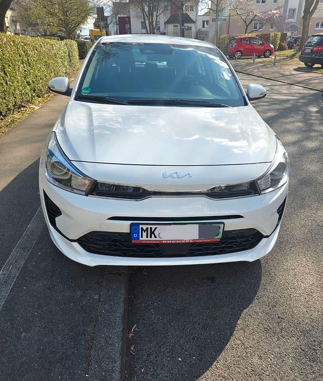 Weiß Gebraucht 2022 Kia Rio Vision Limousine | 12.000 € (Fairer Preis) - Bild 1/4