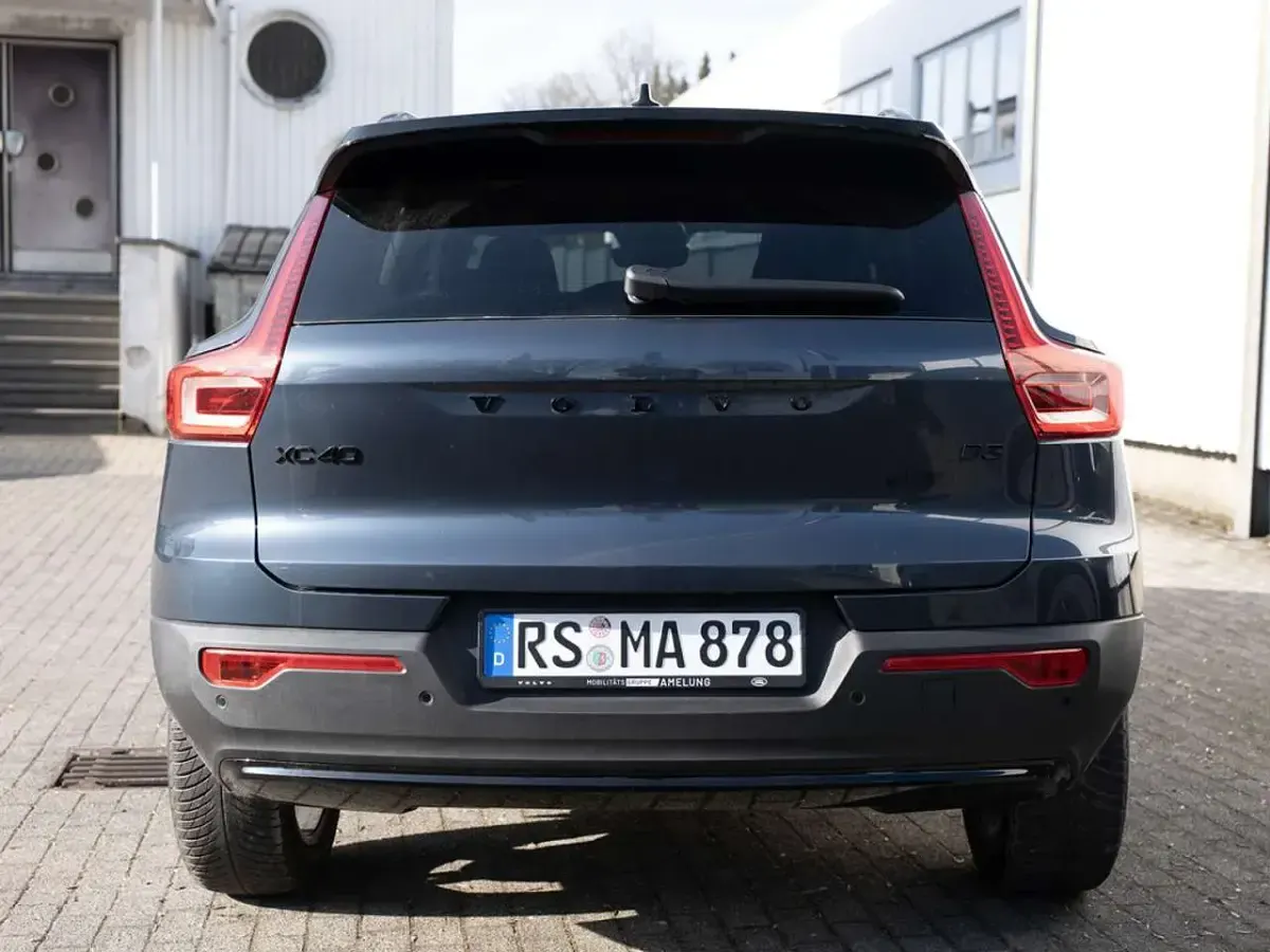 Nowe Volvo XC40 Plus 163 KM (119 kW) 2026 Niebieski SUV