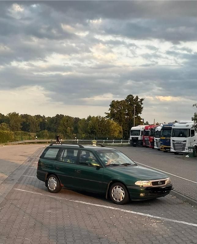 Gebraucht Opel Astra 75 PS (55 kW) 1998 Grün Kombi