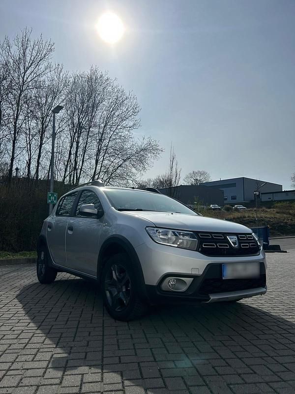 Second-hand Dacia Sandero 90 CP (66 kW) 2017 Gri Hatchback