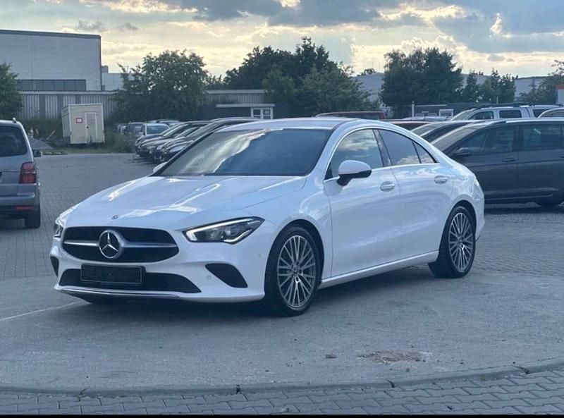 Weiß Gebraucht 2020 Mercedes CLA200 Coupé | 27.000 € (Fairer Preis) - Bild 1/4