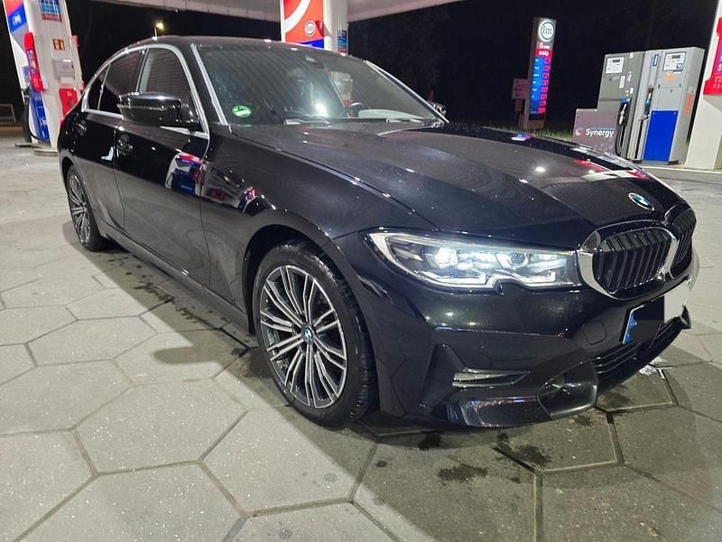 Schwarz Gebraucht 2021 BMW 320e Sport Line Limousine | 26.900 € (Guter Preis) - Bild 1/4