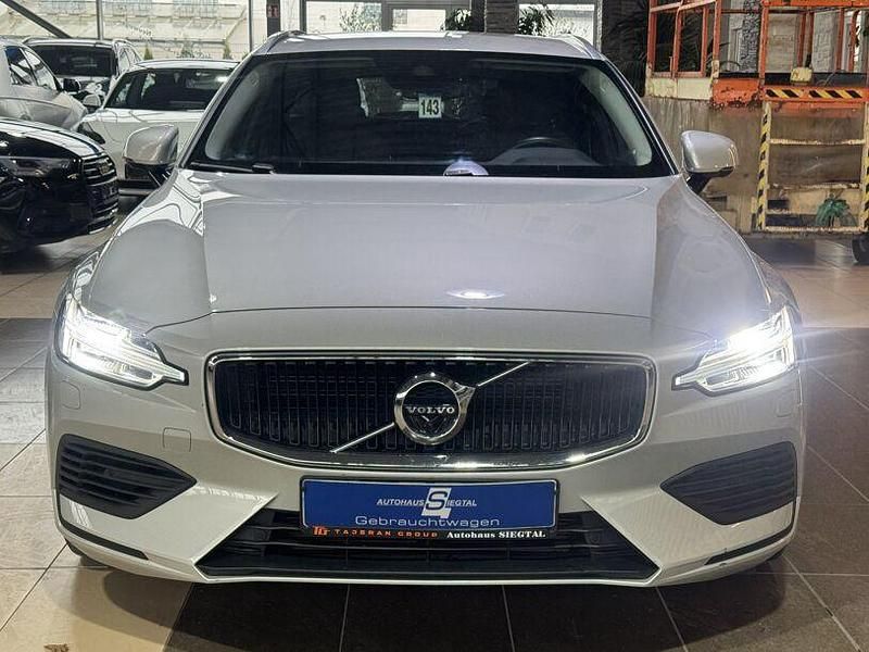Gebraucht Volvo V60 Inscription 341 PS (250 kW) 2020 Grau birch light / metallic (metallic) Kombi